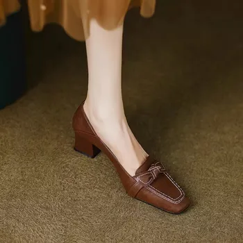  Zapatos De Mujer Женская классическая лакированная кожа с круглым носком на квадратном каблуке Lady Casual Весенняя и летняя обувь на каблуке
