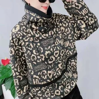  2024 Новый осенне-зимний модный леопардовый принт с высоким воротником с длинным рукавом иностранный пригородный плюшевый женский свободный свитер