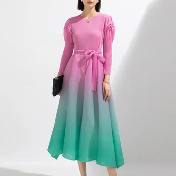  Новое платье на весну 2024 года, модное и стильное, с галстуком на поясе и градиентным цветовым дизайном. Цветочный бутон Юбка средней длины