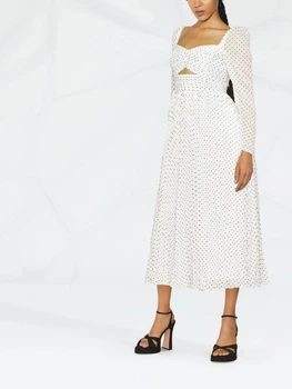  2023 Ранняя осень Новое белое плиссированное женское платье в горошек из шифона передового дизайна